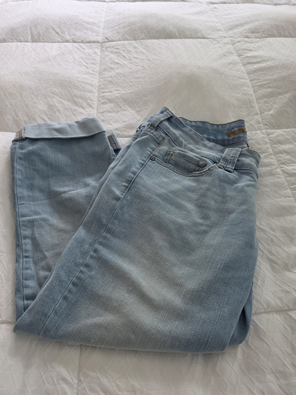 Arizona Jean Company Light Blue Cropped Women's Jeans